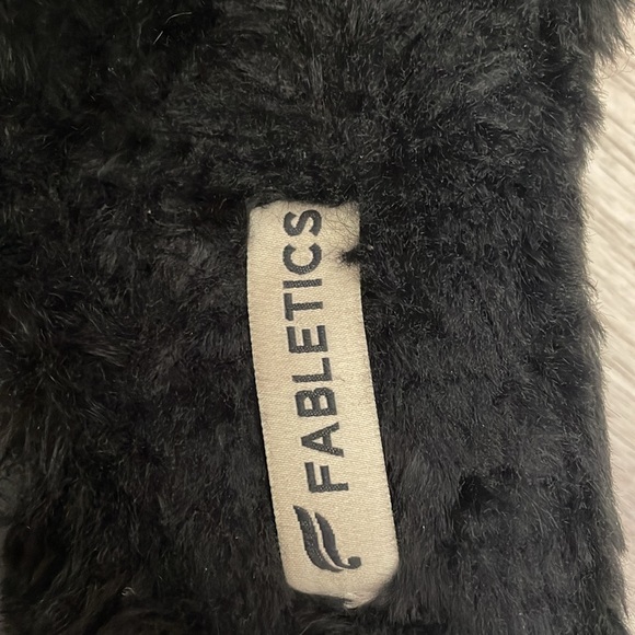 Fabletics Black Faux Fur Padded Slipper Slides Size 8 - Picture 9 of 11